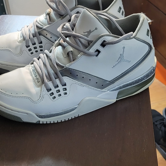 317820-100 Men’s Air Jordan Flight 23 White/Cool Grey/White, SZ 9 - Picture 3 of 5